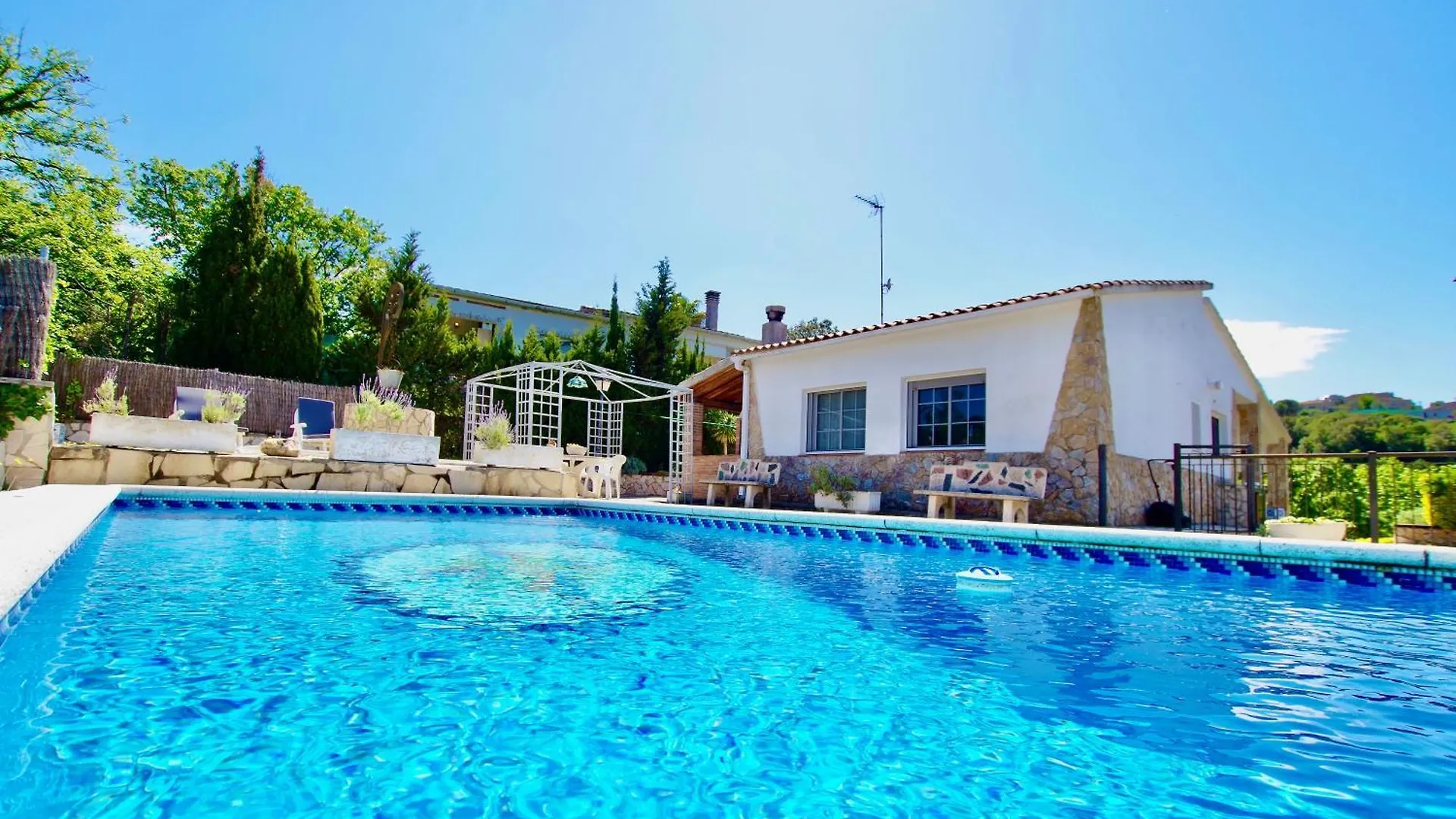 V&V Lloret- Villa Roser Vidreres