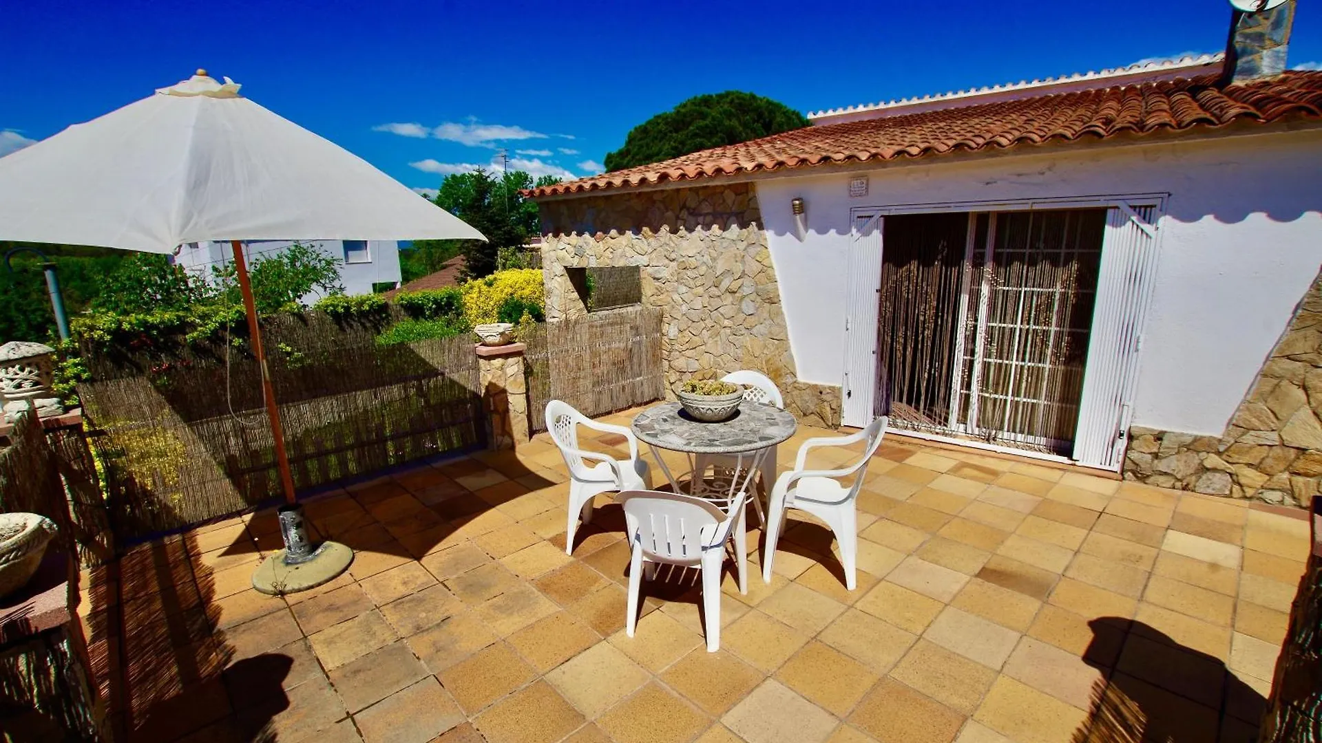 V&V Lloret- Villa Roser Vidreres Spanien
