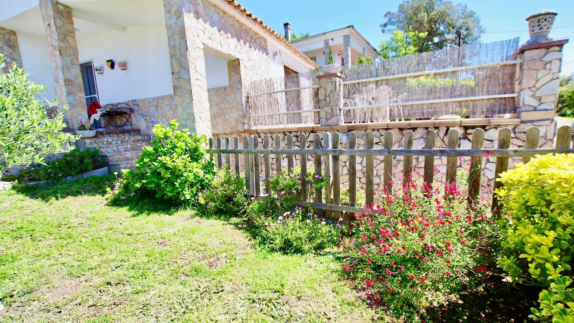 V&V Lloret- Villa Roser Vidreres